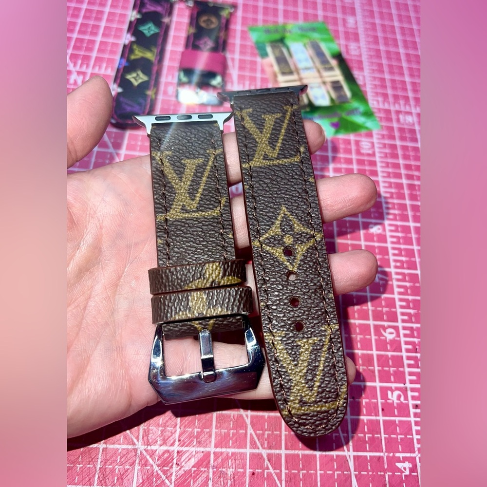 🤎 Monogram leather upcycled ♻️ Apple Watch band - Picture 3 of 14